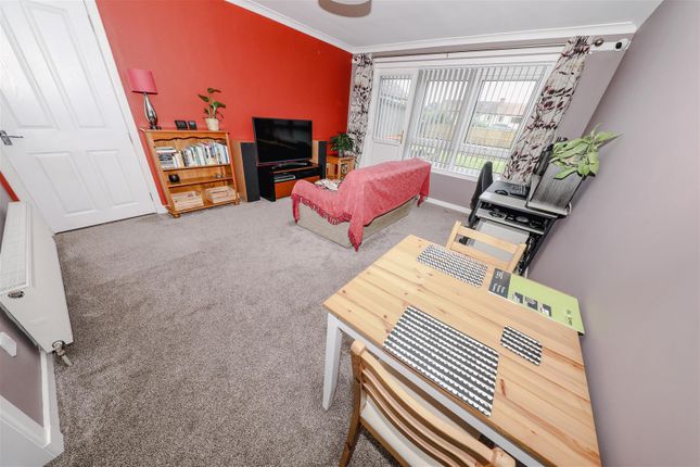 8, Balbirnie Avenue, Markinch photo 3