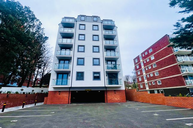Thumbnail Flat to rent in Upperton Road, Eastbourne