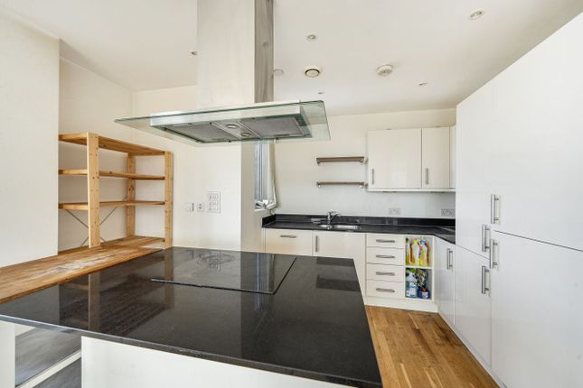 Flat Sixty Four at Fifteen, Zenith Close, London photo 4