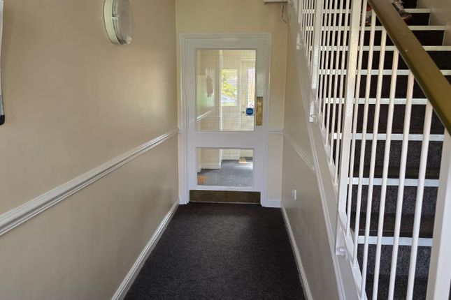 Orchid Close, Luton photo 3