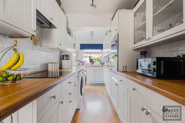 21, Chester Gardens, Enfield photo 4