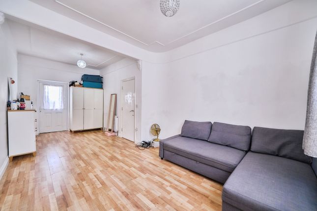 5, Middle Road, London photo 2