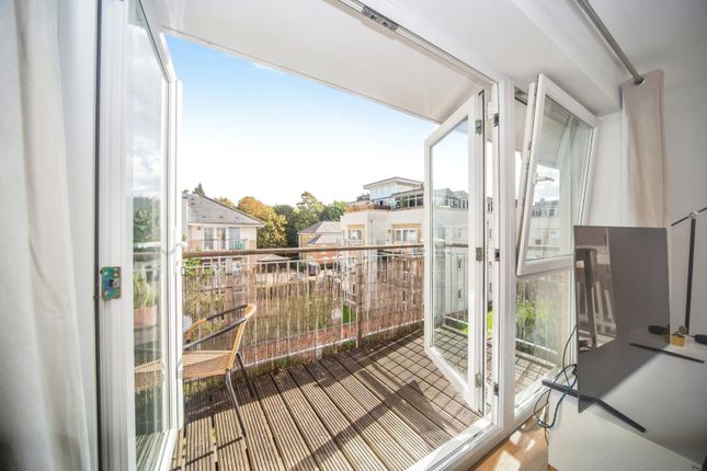 Flat 8, 6, Archers Road, Hampshire photo 2