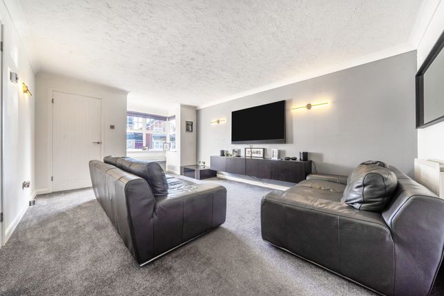 46, Century Drive, Reading photo 2