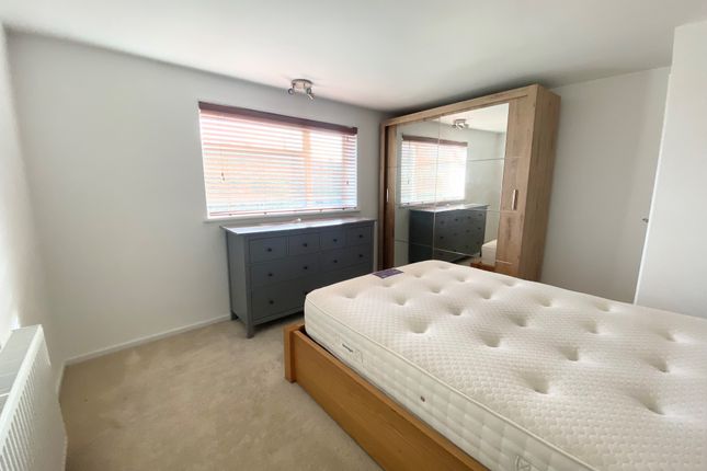 Flat 5, 213, Bexley Road, Eltham photo 3