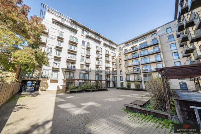 1-bed flat on Flat 68, 26, High Street, Berkshire, £180,000