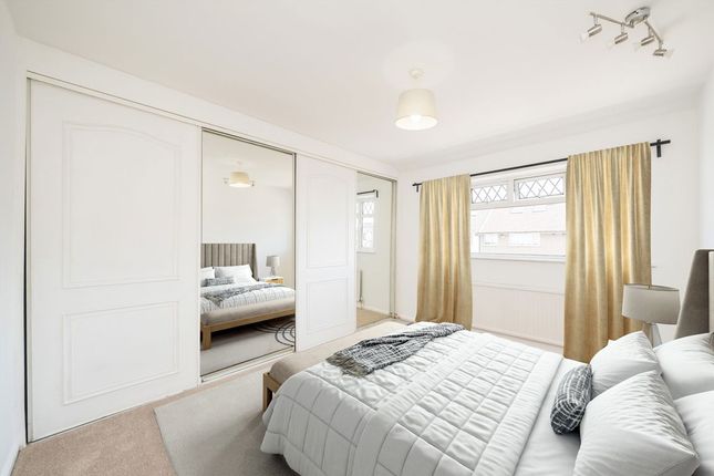 72, Grove Crescent, Feltham photo 4