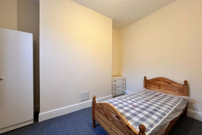 2, Queens Terrace, Scarborough photo 4