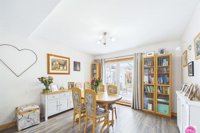 11, Bass's Crescent, Swadlincote photo 3