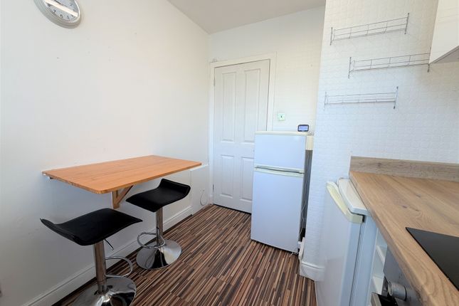 2/R, 11, Arklay Street, Dundee photo 4