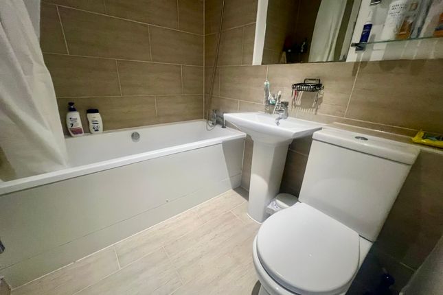 10, Columbus Gardens, Northwood photo 3