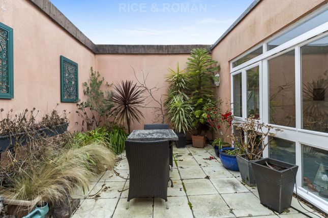 51 Manor Place, Bridge Street, Walton On Thames photo 3