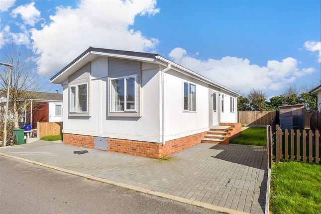 2-bed caravan on Shenley Park Shenley Corner, Headcorn, £190,000
