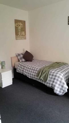 Thumbnail Room to rent in Temple Bar, Willenhall