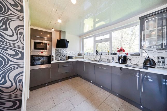 44, Newton Court, Leeds photo 3