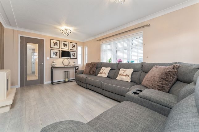 4 Cherry Wood Crescent, Glasgow photo 4