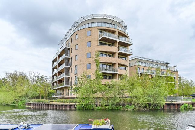 Thumbnail Flat for sale in Essex Wharf, Upper Clapton, London