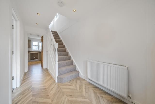19, Diamond Way, Wokingham photo 4