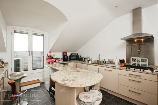 12, Collingwood, Torquay photo 3