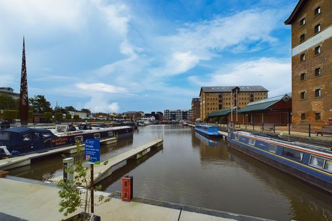 Flat for sale in Commercial Road, Gloucester
