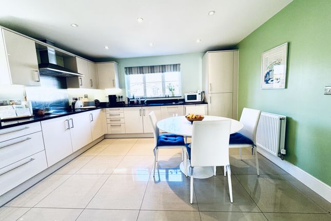 2, Chestnut Gardens, Hartley Wintney photo 3