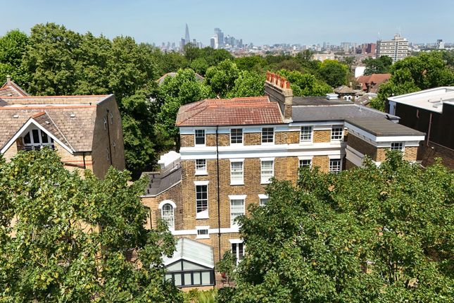 First Floor Flat, 24, Grove Park, London photo 3