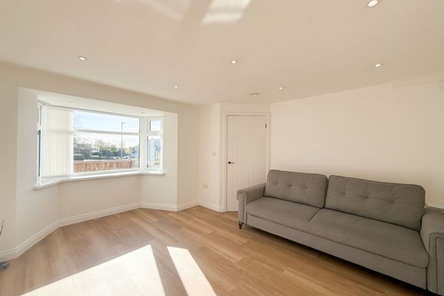 20A The Rowans, Gateshead photo 3