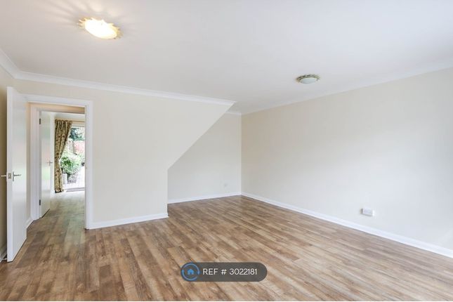Bellamy Close, Watford photo 4