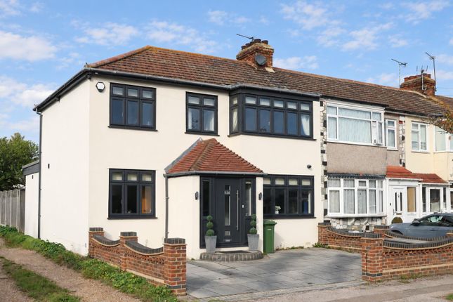 Laburnum Avenue, Hornchurch, Havering photo 2