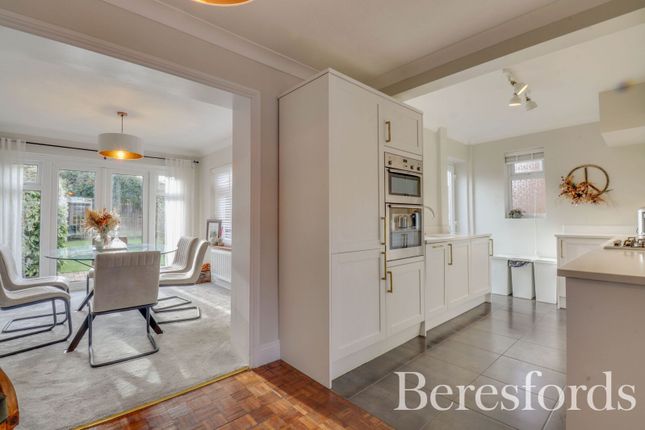 57, Long Ridings Avenue, Brentwood photo 2