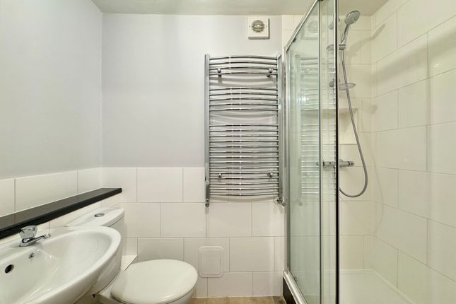 24 Hiskins, Wantage photo 5