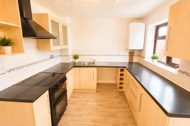 2, Thatcham Court, Yeovil photo 4