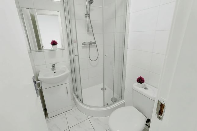 Flat 216, 49-51 Warwick Road, London, SW5 9UP, London photo 5