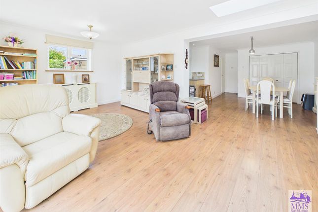 23, Ash Crescent, Rochester photo 3