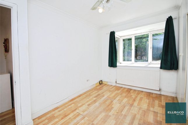 100, Greenway Close, Friern Barnet photo 4
