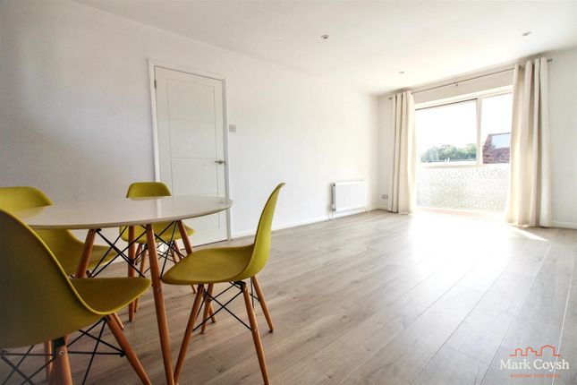 4, Blacksmith Close, Ashtead photo 2