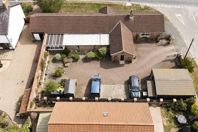 Corner Farm Bungalow, Bolton photo 2