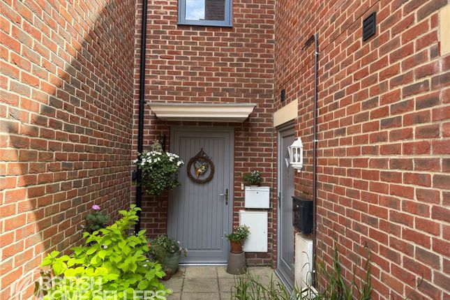 3-bed flat on 4, Lyric Place, Hampshire, £450,000