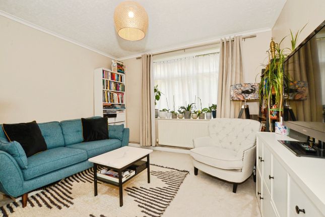 1-bed flat on 21, Oxhey Drive, Watford, £260,000