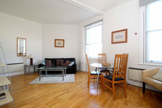 Flat 10, 64, West Smithfield, London photo 5