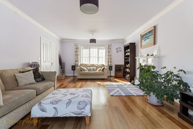 4 Linfield Close, Littlehampton photo 2