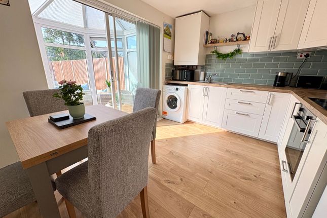 26, Field Close, Hinckley photo 3