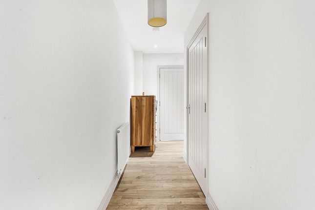 Flat 6, Portland Place Portsmouth Road, Thames Ditton photo 3