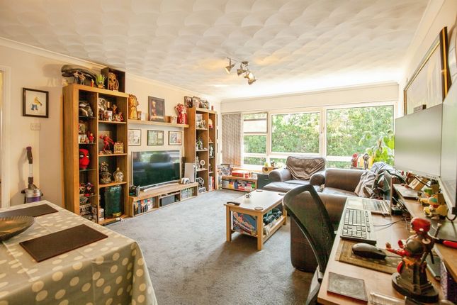 5, Tennyson Court, Paddockhall Road, Haywards Heath photo 2