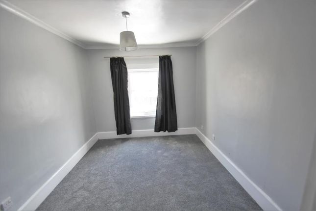 Flat 2 216, Station Road, Addlestone photo 4