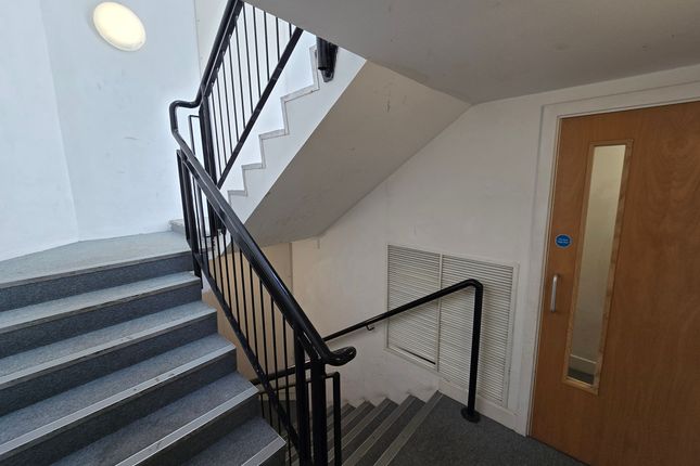 3/2, 20 Lochburn Gate, Glasgow photo 4