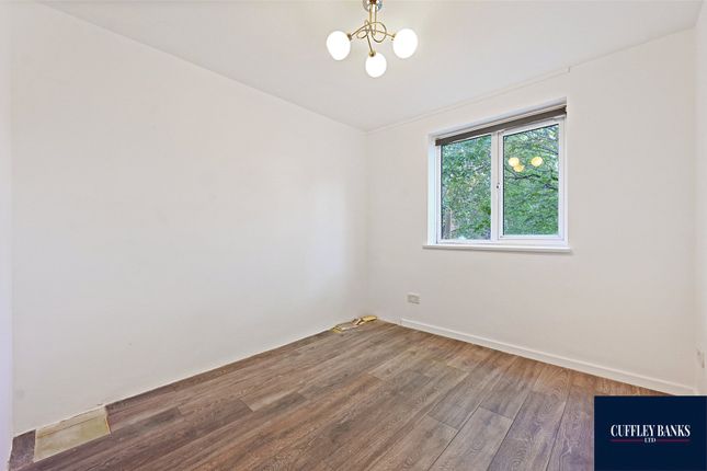 33, Buckingham Avenue, Middlesex photo 4