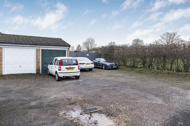 Bungalow for sale in Thames Avenue, Bicester