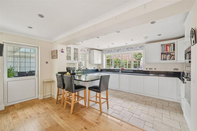 Magnolia Cottage Wonford Close, Tadworth photo 4