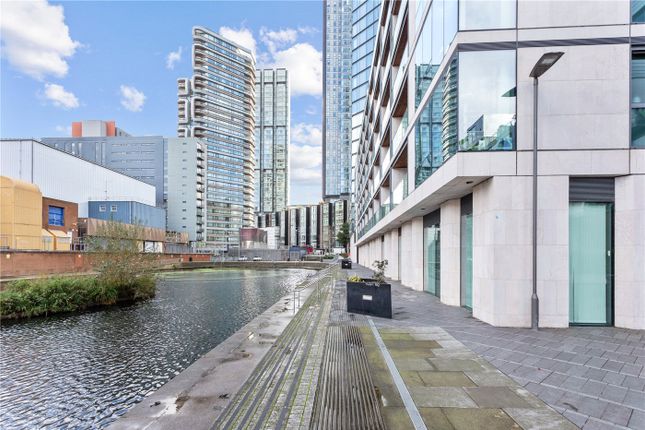 Thumbnail Flat for sale in City Road, London